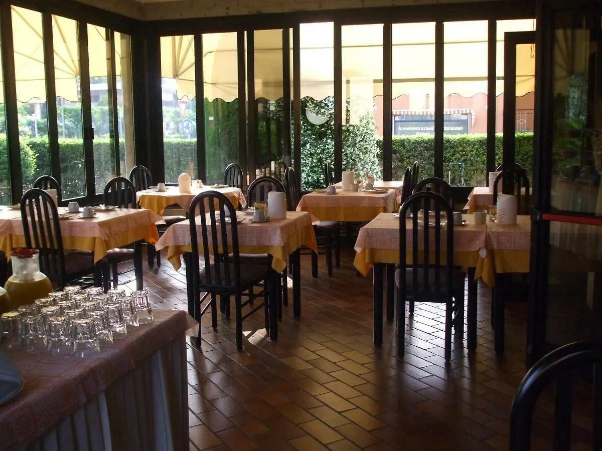 Hotel Derby Sirmione 3*,  Italy